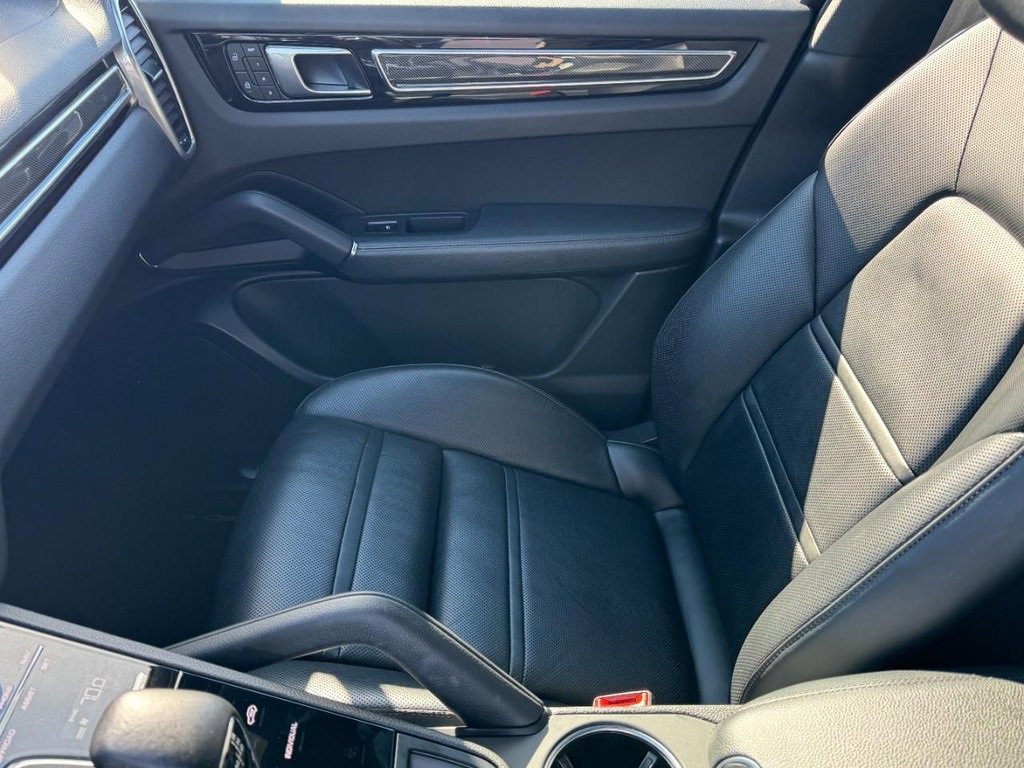 Used 2023 Porsche Cayenne S Platinum image 15