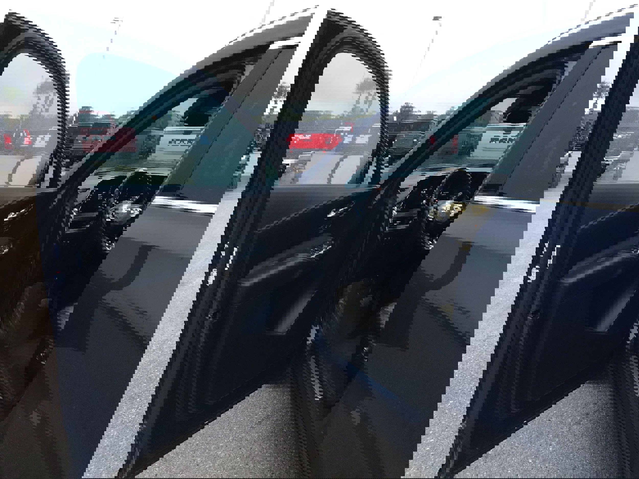 Used 2025 Cadillac XT4 Premium Luxury image 10