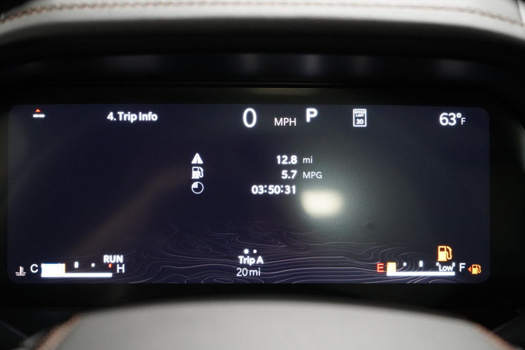 Used 2024 Chrysler Pacifica Limited w/ Uconnect Theater Family Group FWD image 30