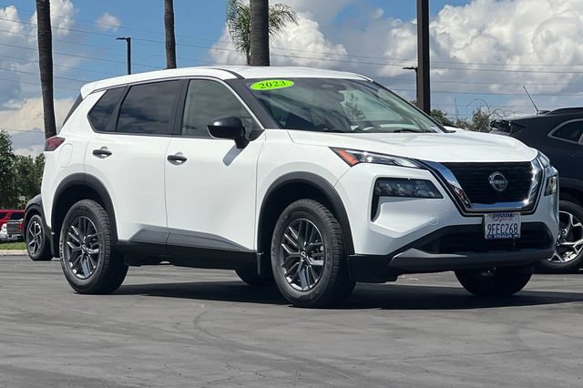Used 2023 Nissan Rogue S image 2