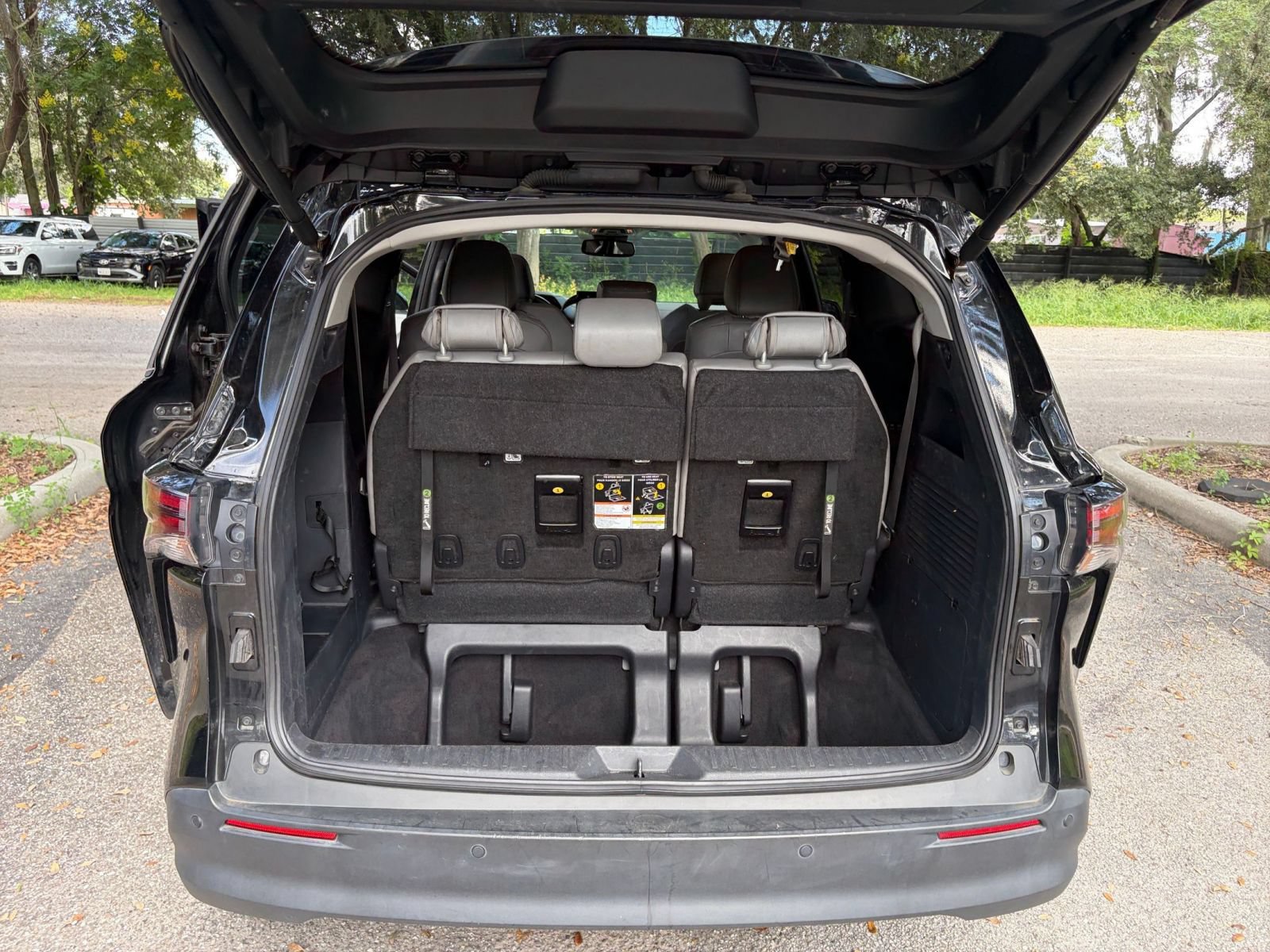 Used 2025 Toyota Sienna XLE FWD image 34