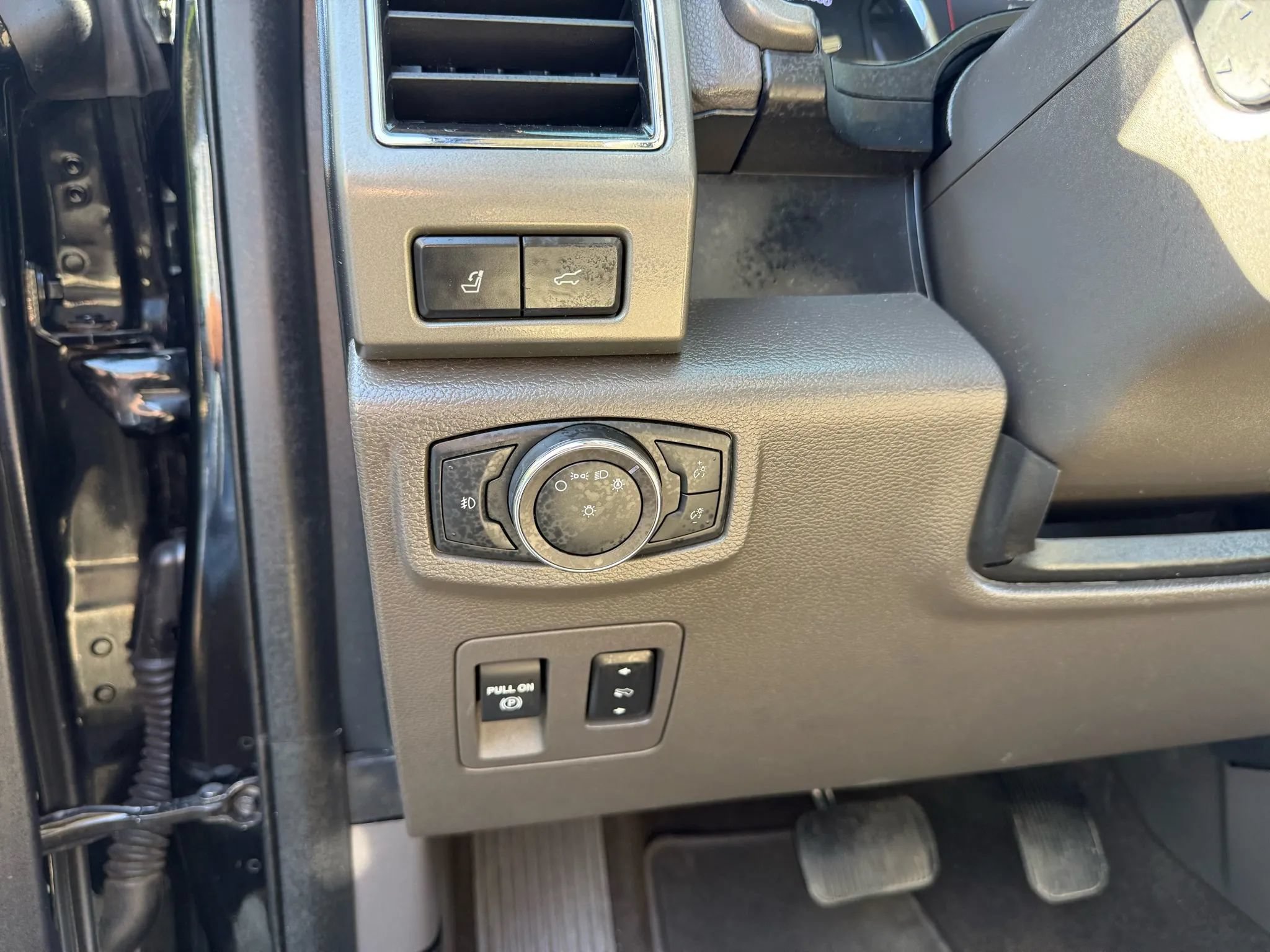 Used 2018 Ford Expedition XLT w/ Equipment Group 202A RWD image 20