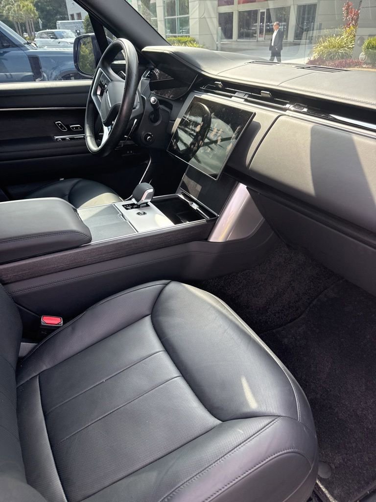 Used 2025 Land Rover Range Rover Long Wheelbase Autobiography AWD/4WD image 10