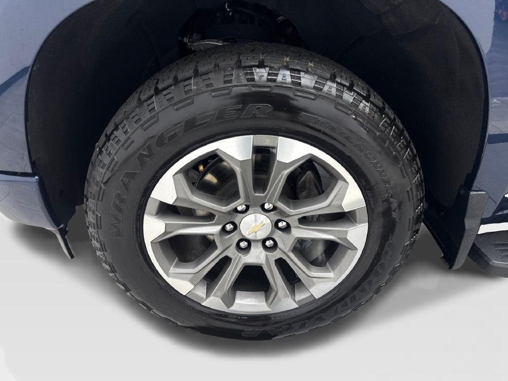 Used 2023 Chevrolet Silverado 1500 High Country w/ Technology Package AWD/4WD image 88