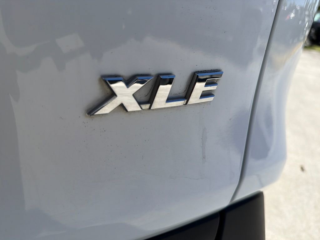 Used 2020 Toyota RAV4 XLE w/ Convenience Package image 10