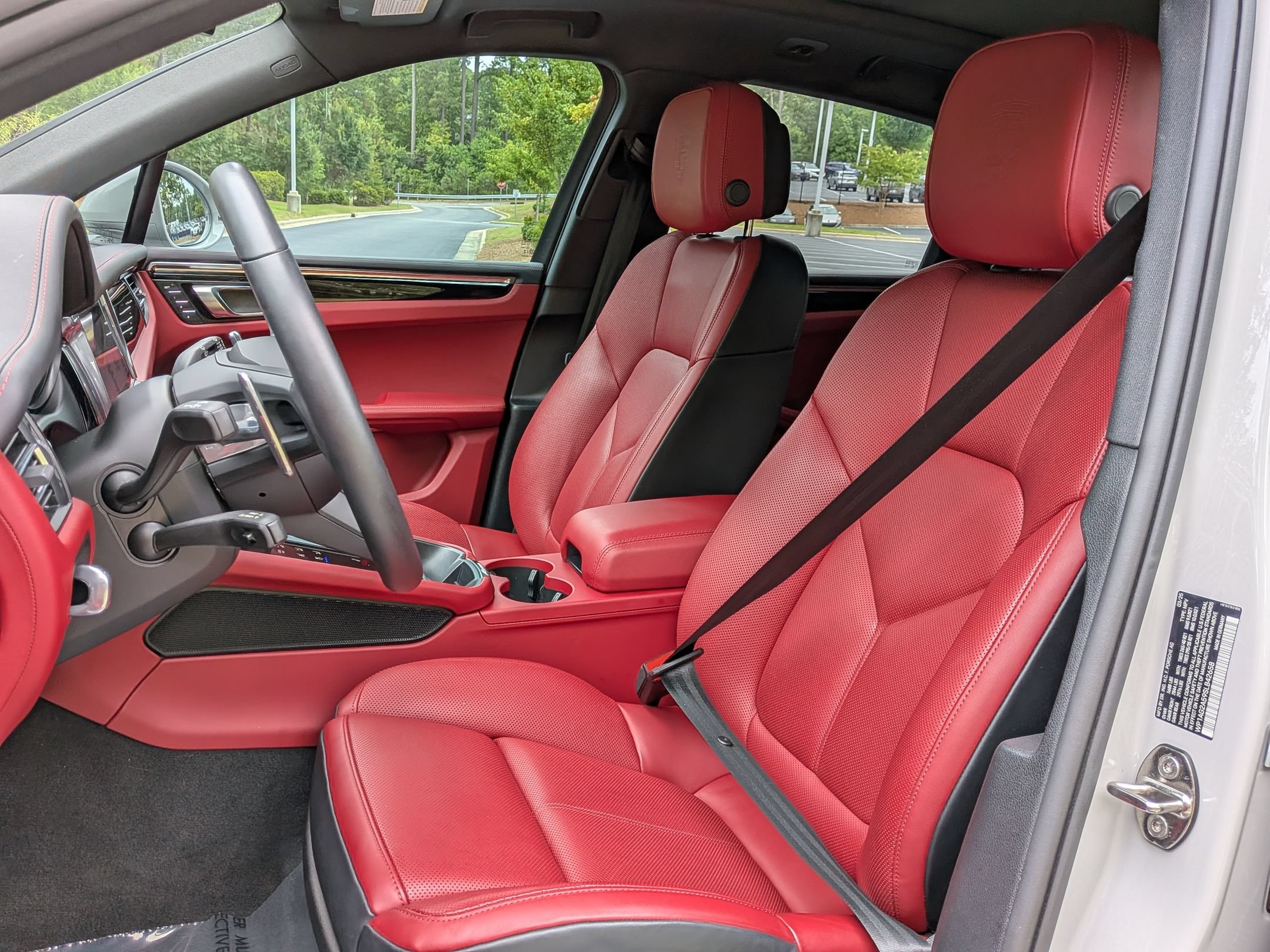 Certified 2025 Porsche Macan S AWD/4WD image 5