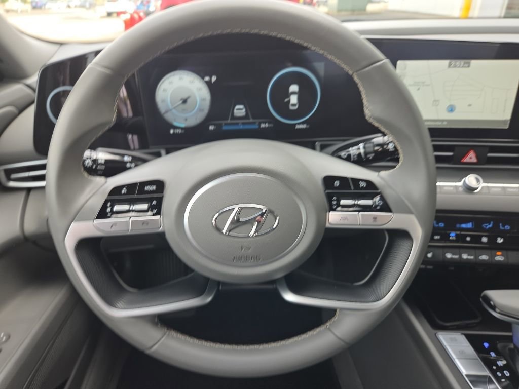 Used 2023 Hyundai Elantra SEL w/ Convenience Package image 29