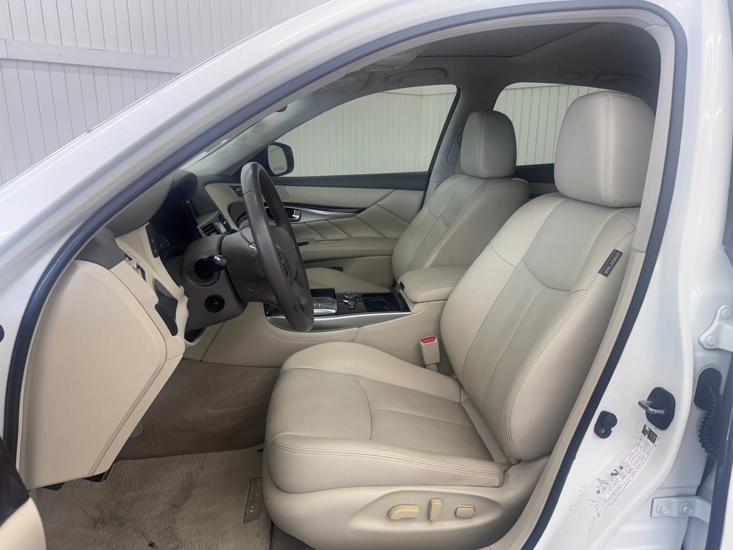 Used 2015 INFINITI Q70 3.7 RWD image 9