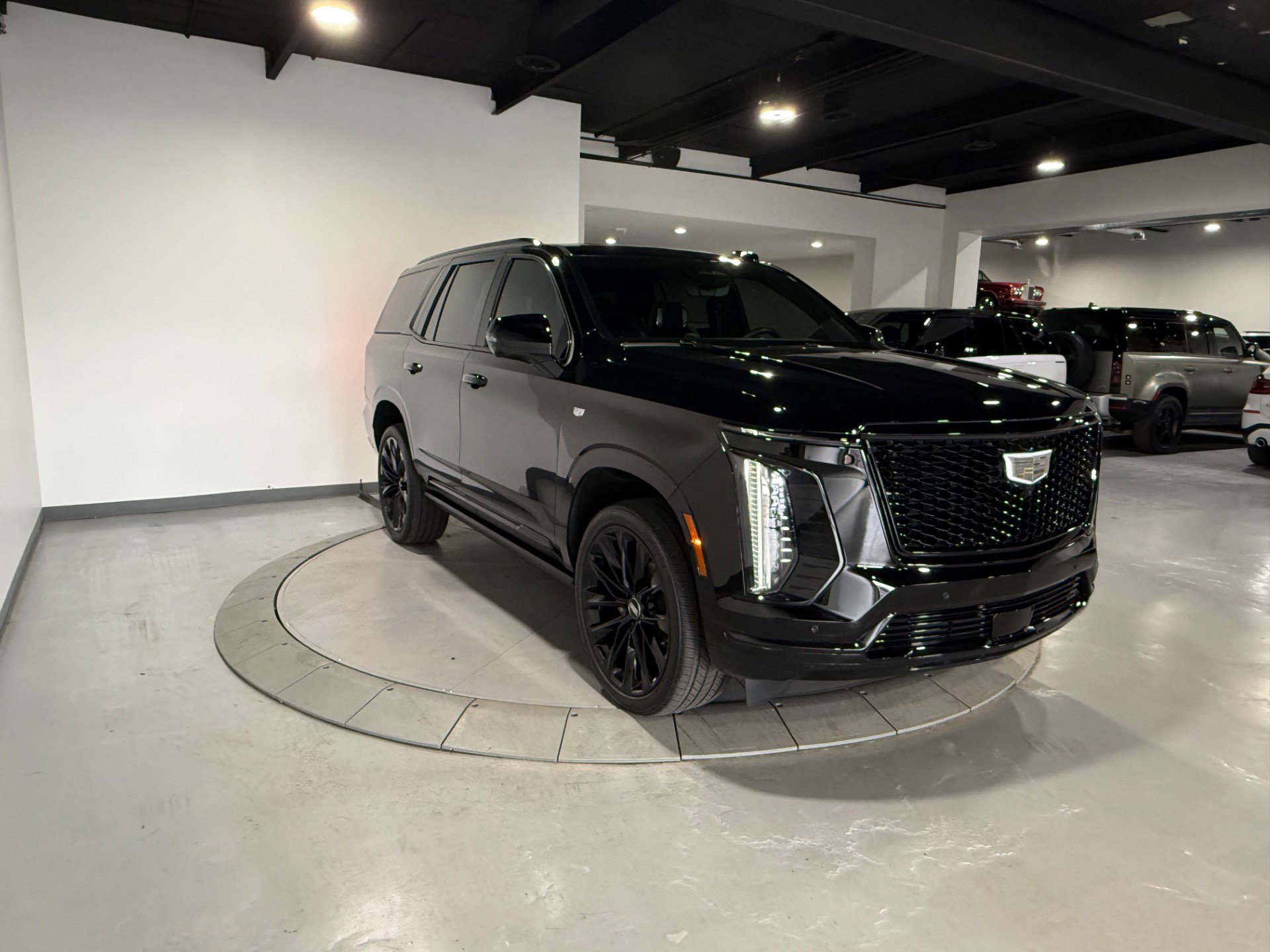 Used 2025 Cadillac Escalade Sport Platinum w/ LPO, ONYX Package image 7