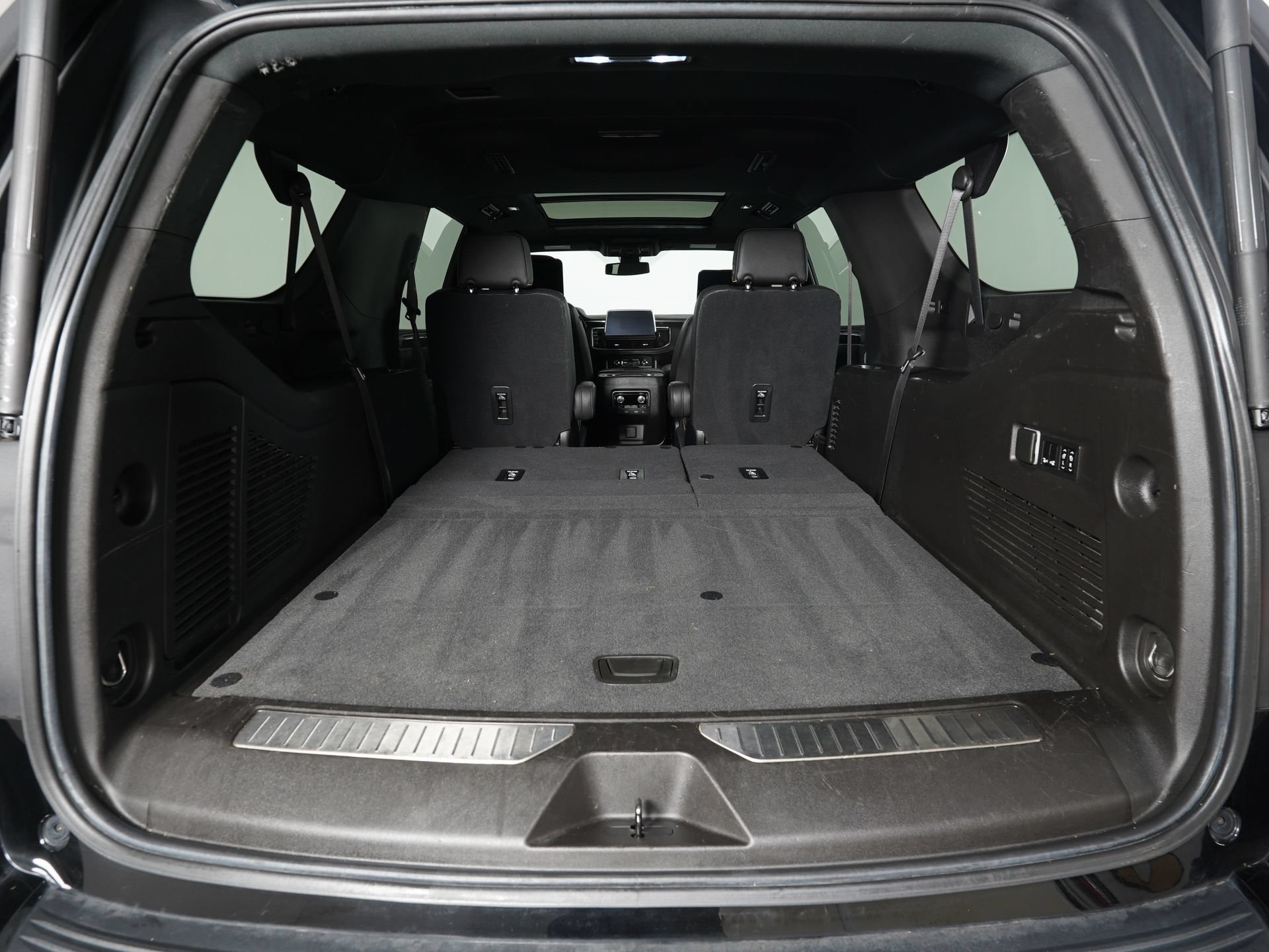Used 2021 GMC Yukon XL AT4 w/ AT4 Premium Plus Package AWD/4WD image 12