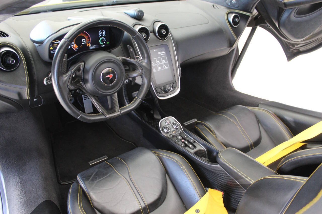 Used 2018 McLaren 570S Spider RWD image 10