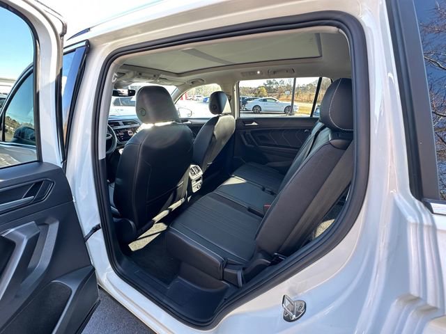 Used 2023 Volkswagen Tiguan SE w/ Panoramic Sunroof Package image 19