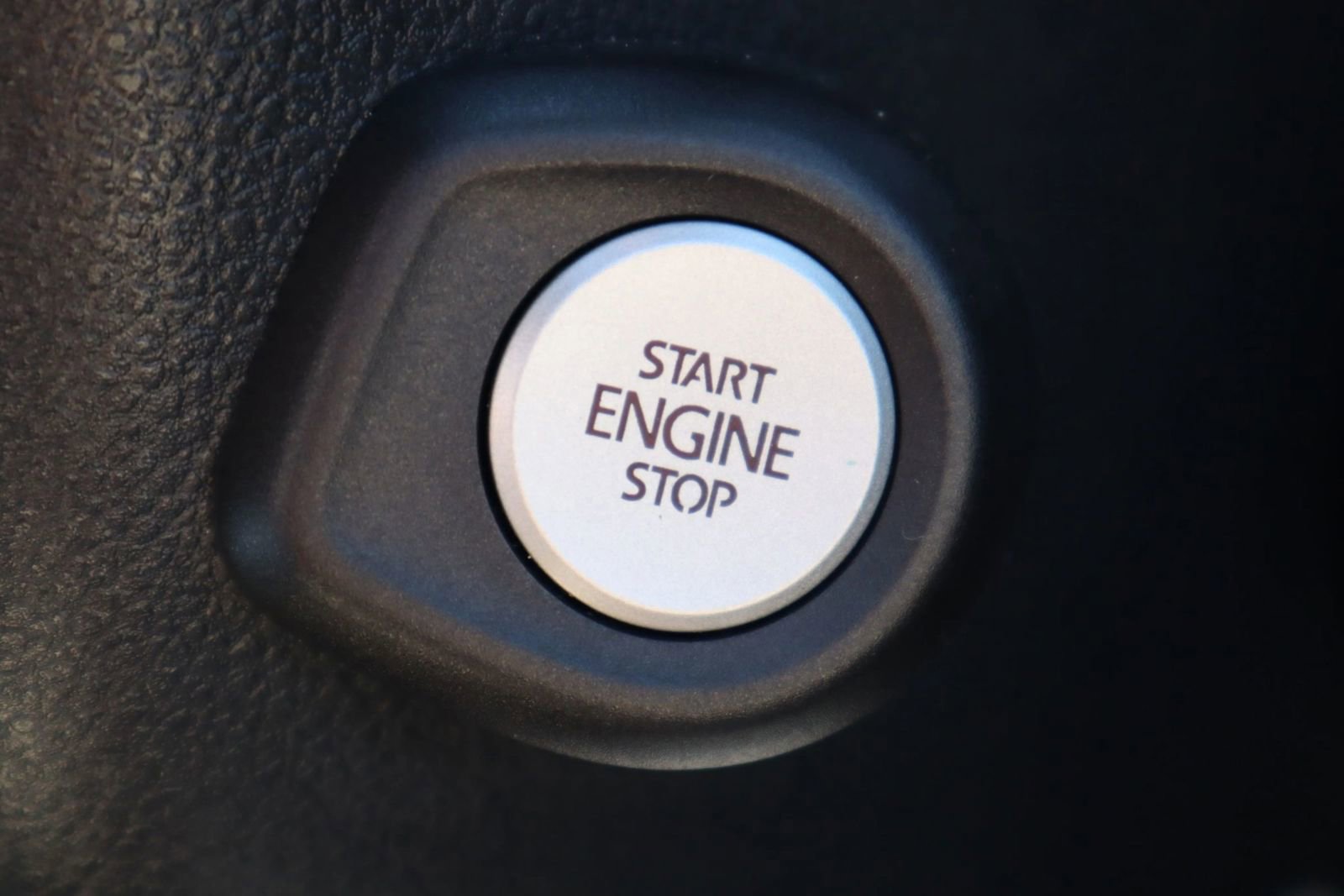 Used 2015 Volkswagen Eos Executive FWD image 19