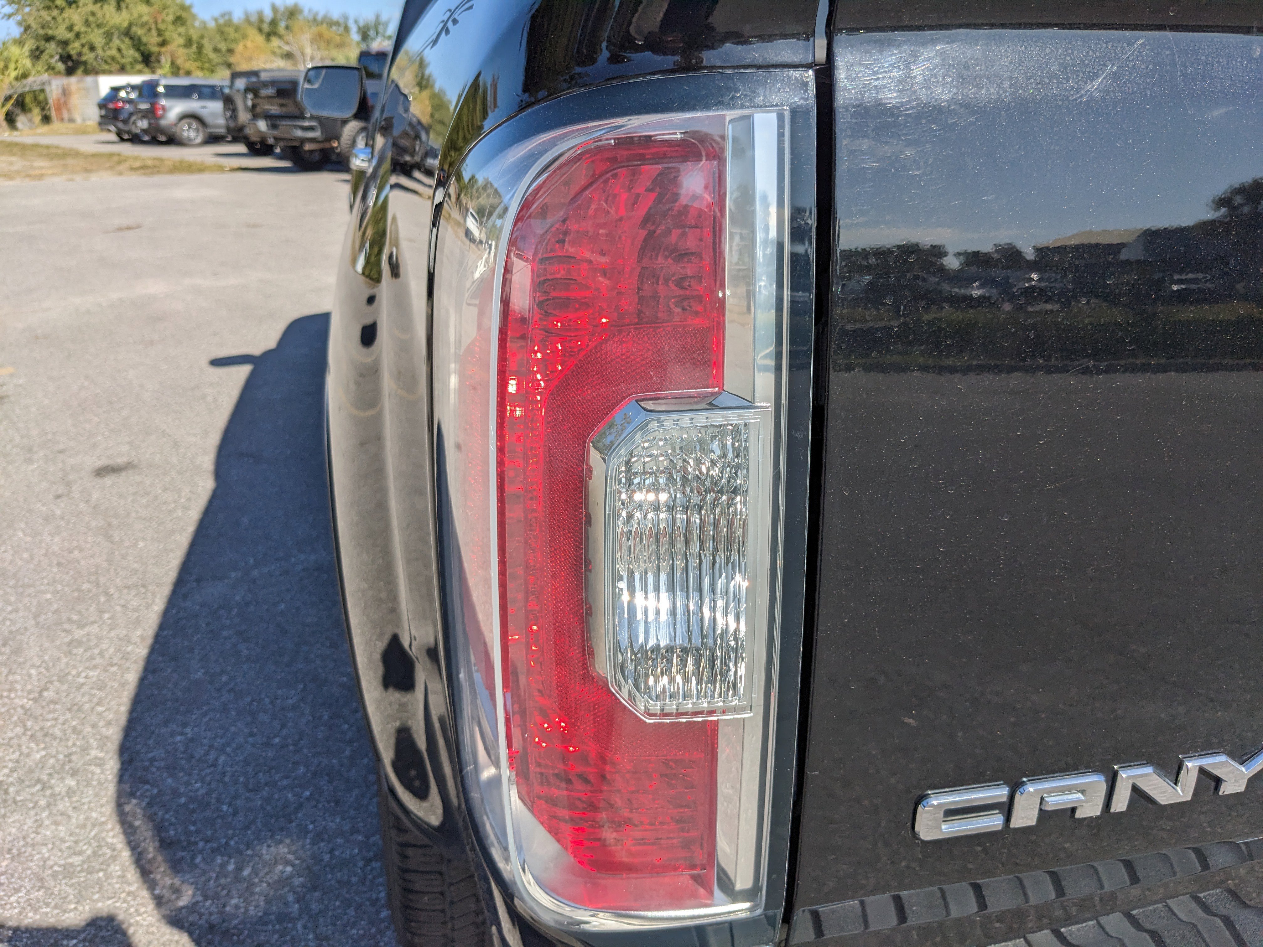 Used 2016 GMC Canyon SLT w/ Driver Alert Package image 11
