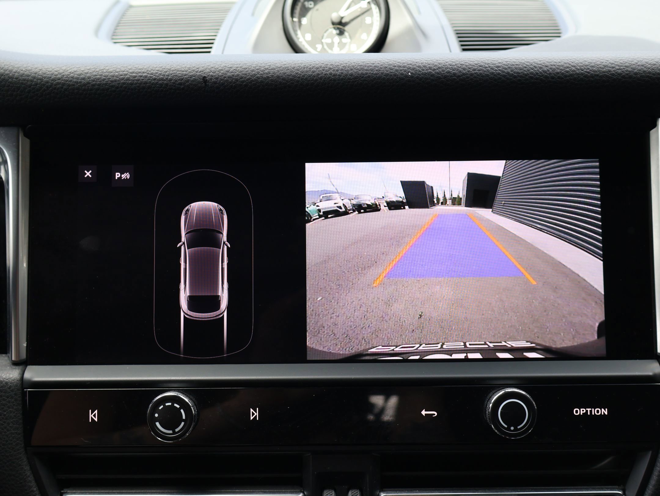 Certified 2023 Porsche Macan image 18