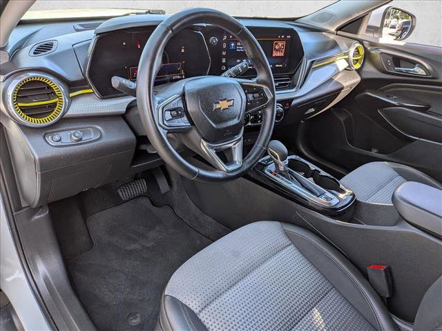 Used 2025 Chevrolet Trax LT w/ Driver Confidence Package FWD image 12