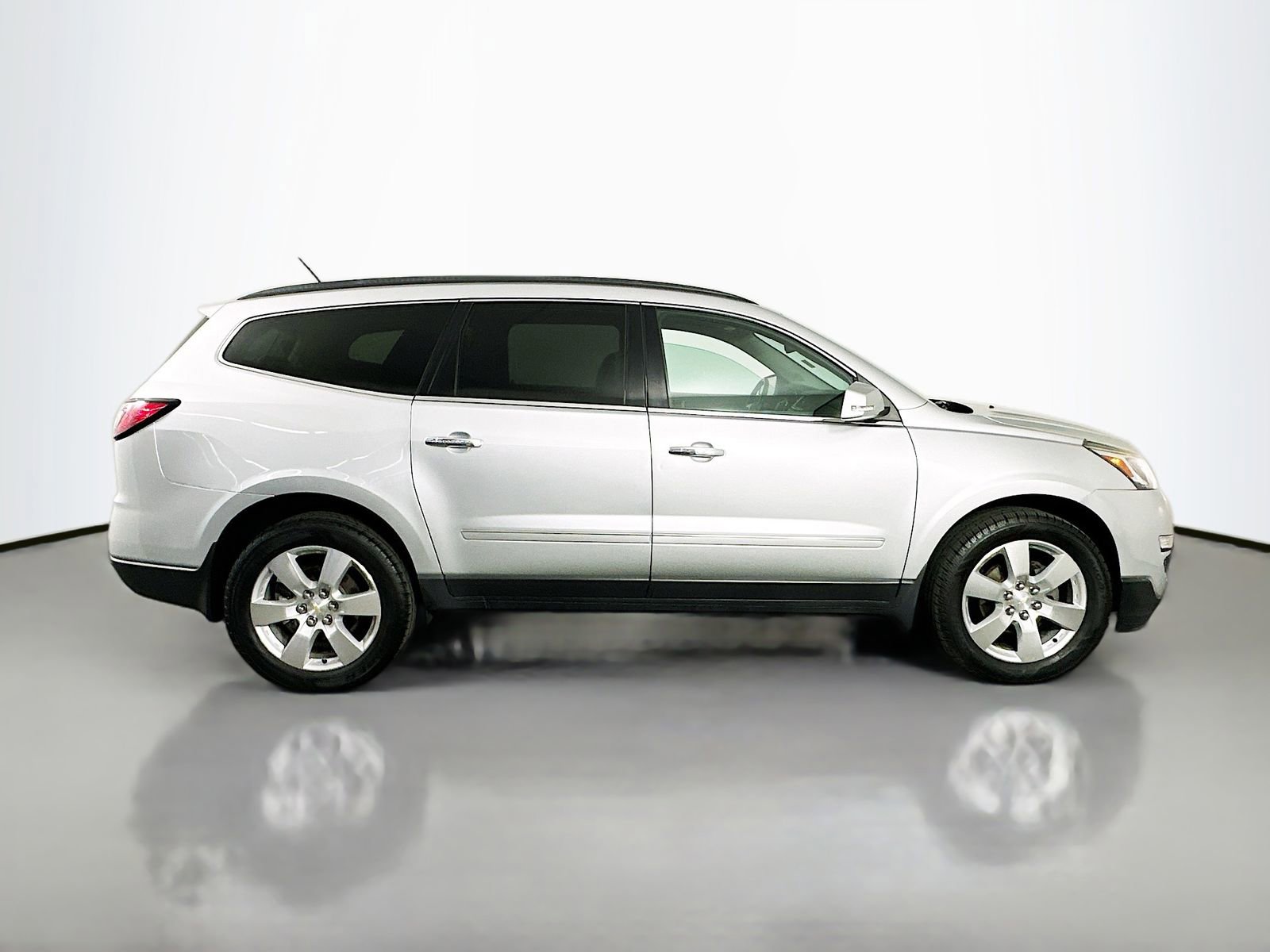 Used 2015 Chevrolet Traverse LTZ AWD/4WD image 12