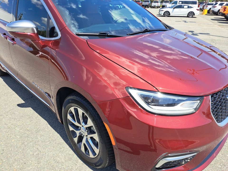 Used 2021 Chrysler Pacifica Pinnacle FWD image 19