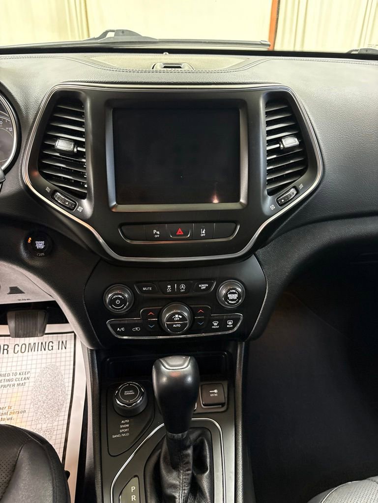 Used 2021 Jeep Cherokee Latitude Lux w/ Comfort/Convenience Group AWD/4WD image 14