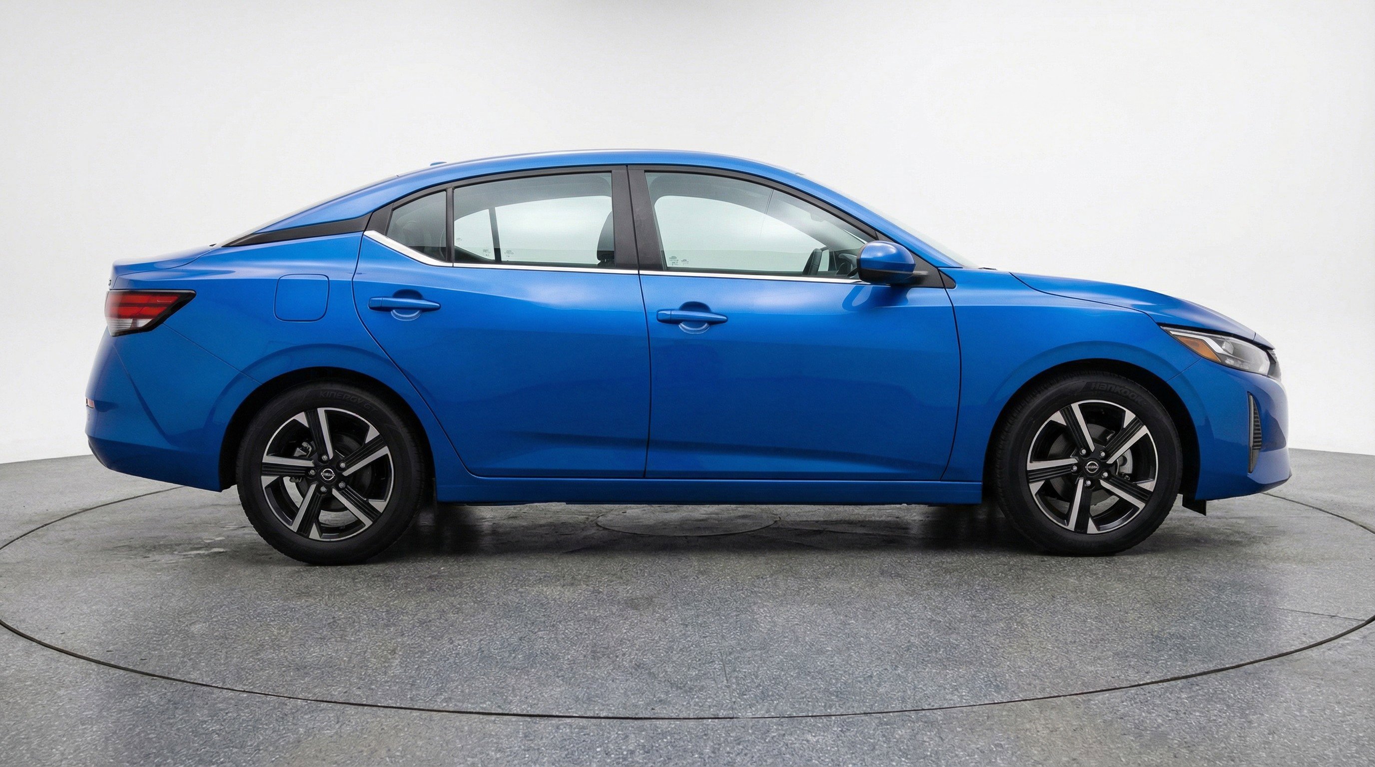 Used 2025 Nissan Sentra SV FWD image 11