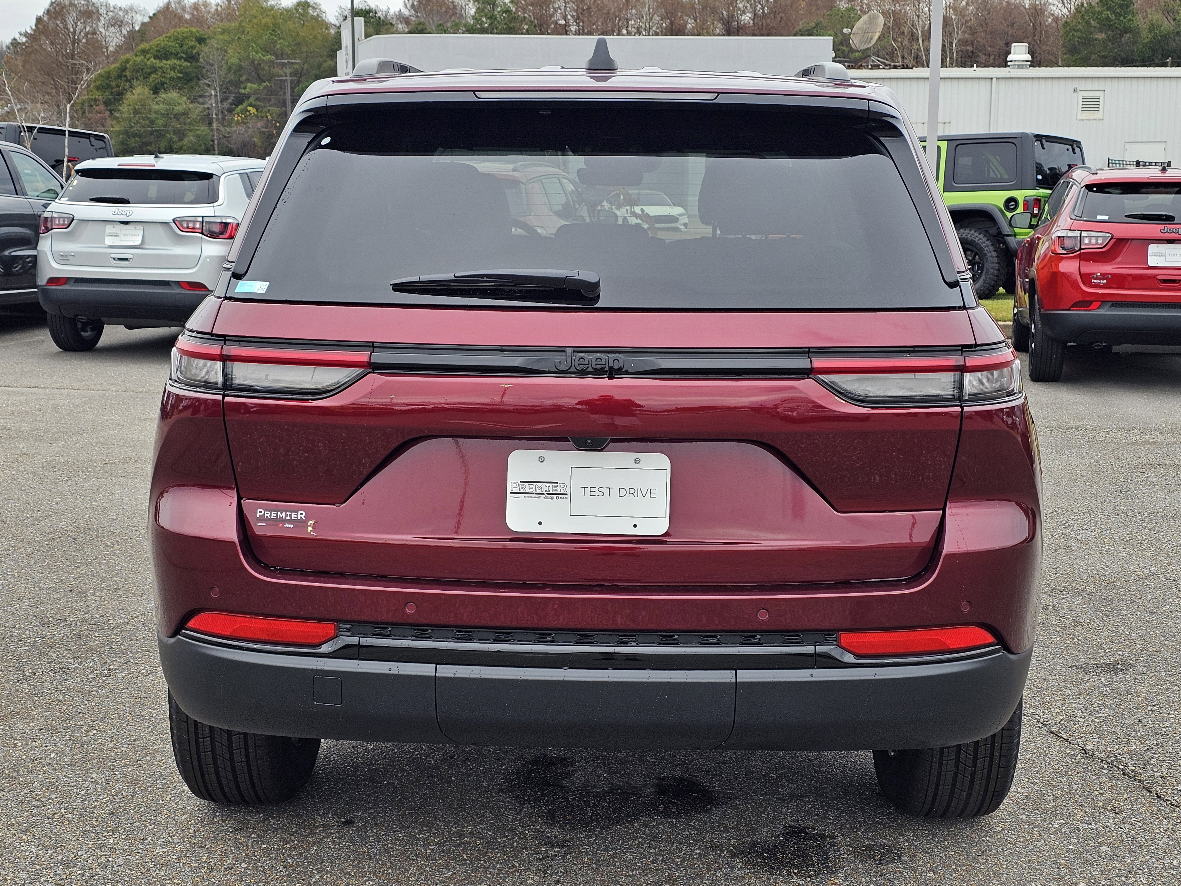 New 2025 Jeep Grand Cherokee Altitude image 9