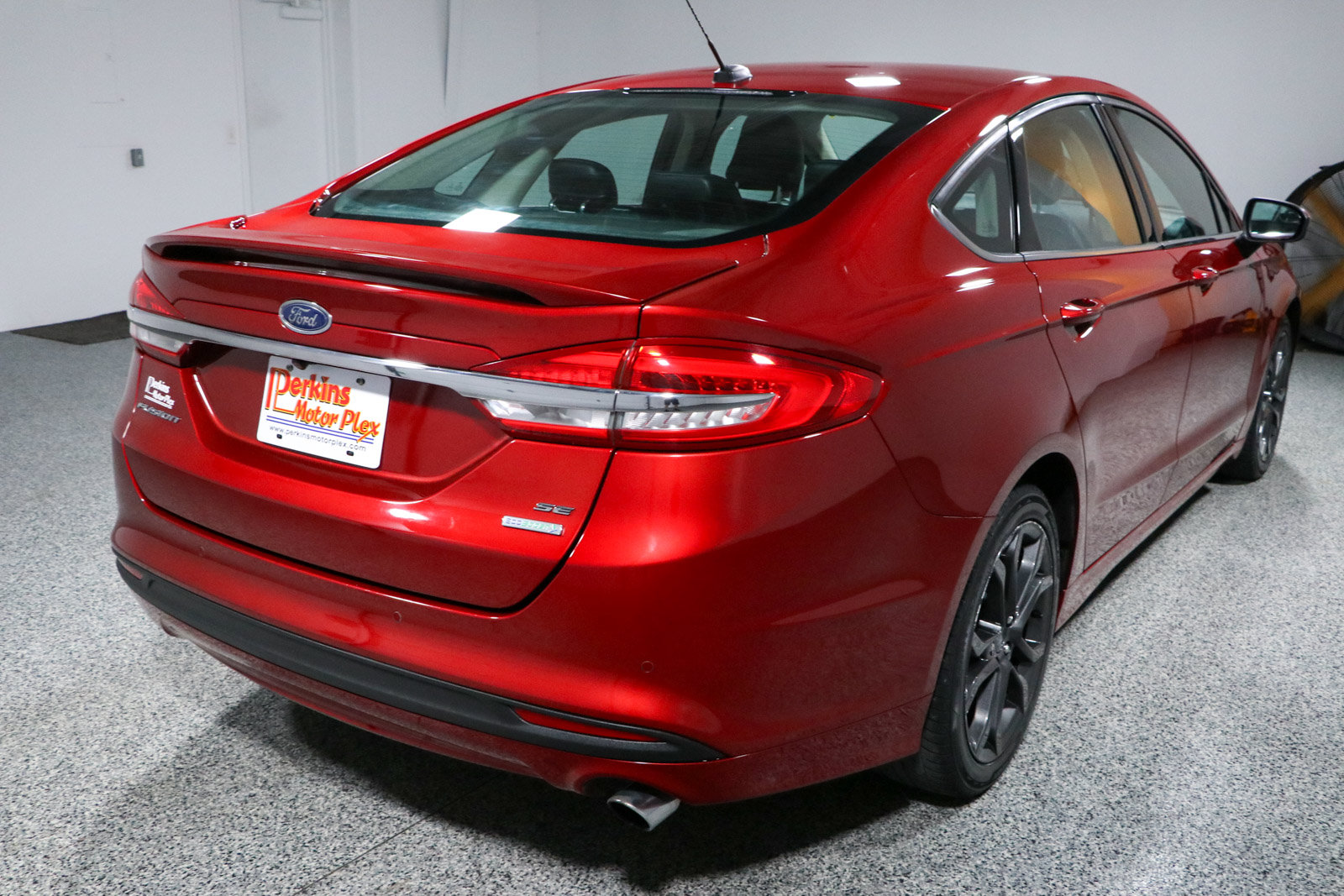 Used 2018 Ford Fusion SE w/ Equipment Group 201A FWD image 7