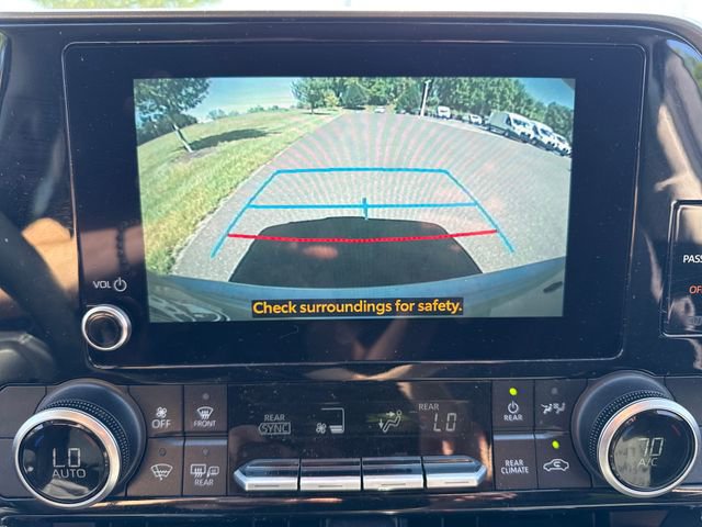 Used 2024 Toyota Highlander LE AWD/4WD image 29
