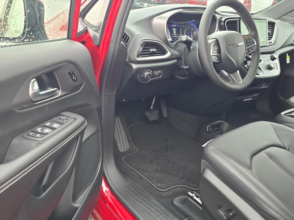 New 2026 Chrysler Pacifica Select FWD image 4