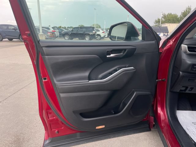 Used 2020 Toyota Highlander XLE w/ Protection Package #3 AWD/4WD image 20
