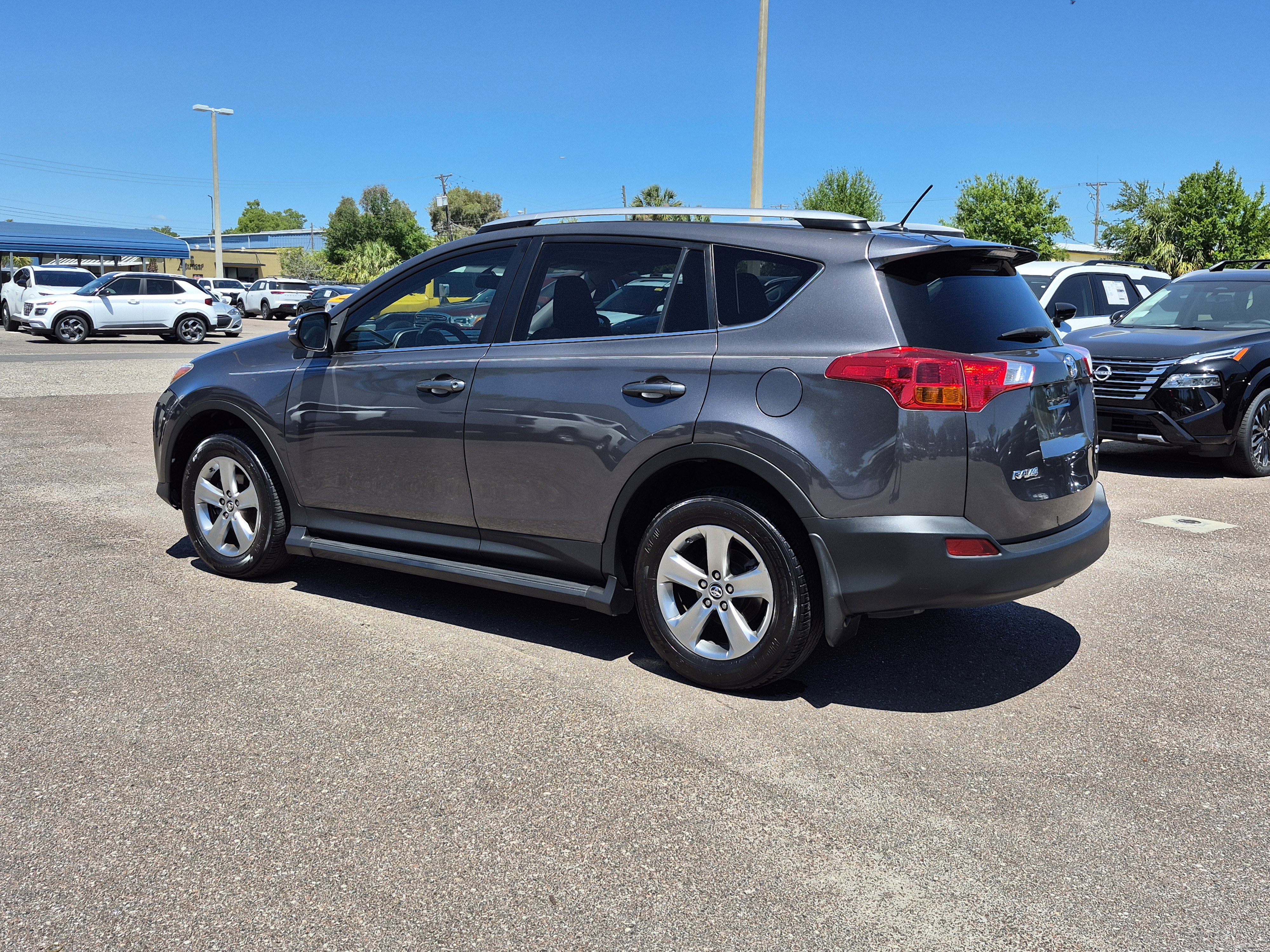 Used 2015 Toyota RAV4 XLE FWD image 4