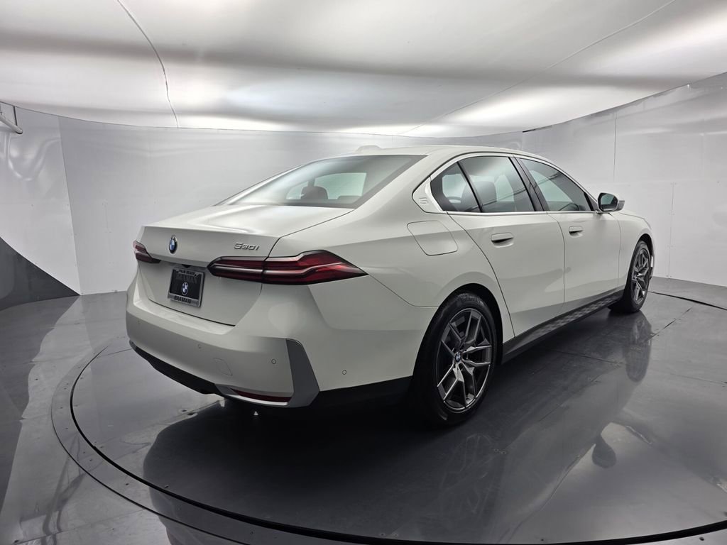Used 2026 BMW 530i image 4