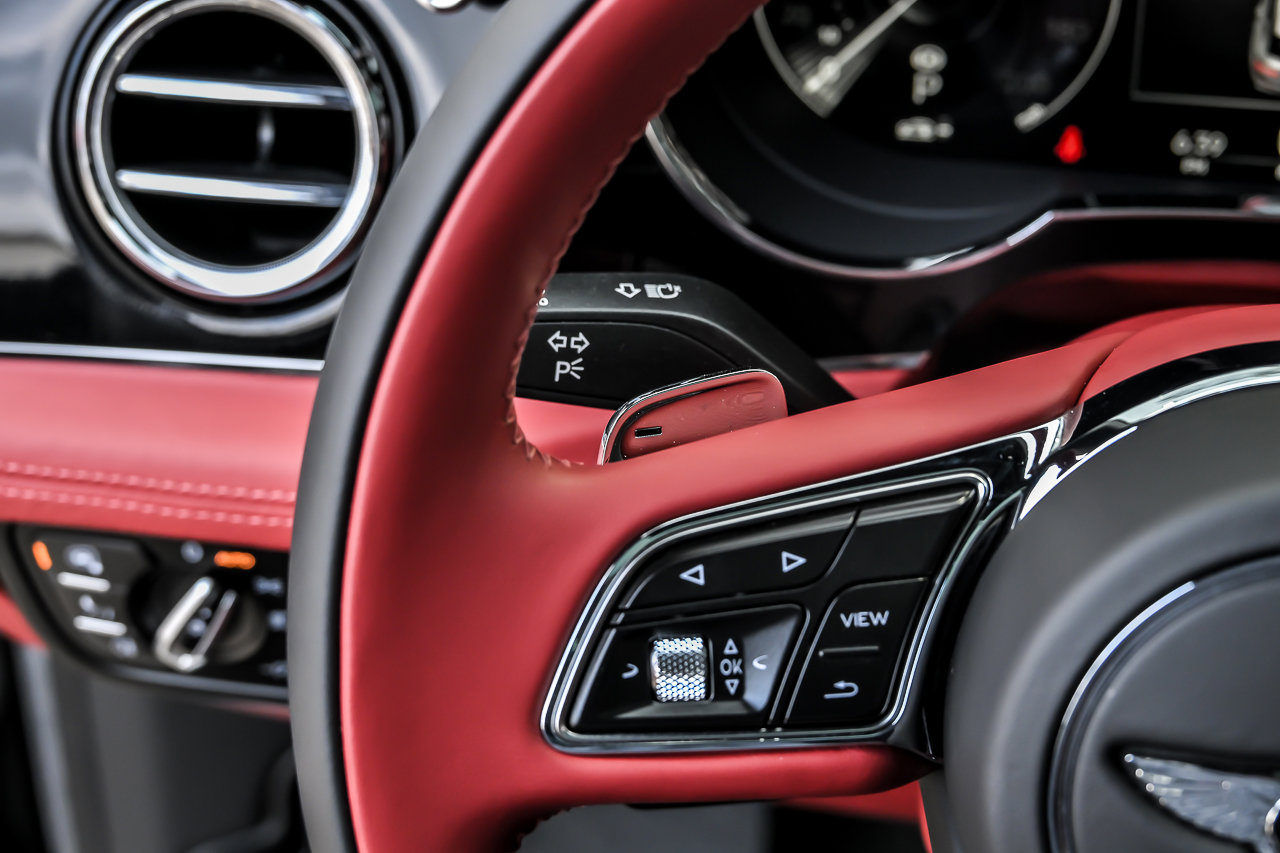 Used 2022 Bentley Bentayga AWD/4WD image 42