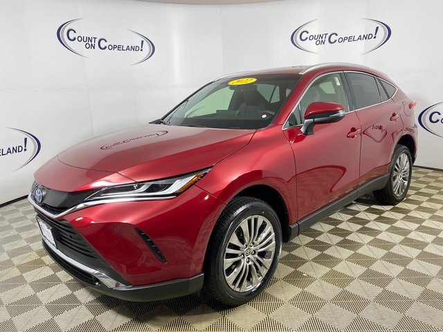 Certified 2022 Toyota Venza XLE image 3