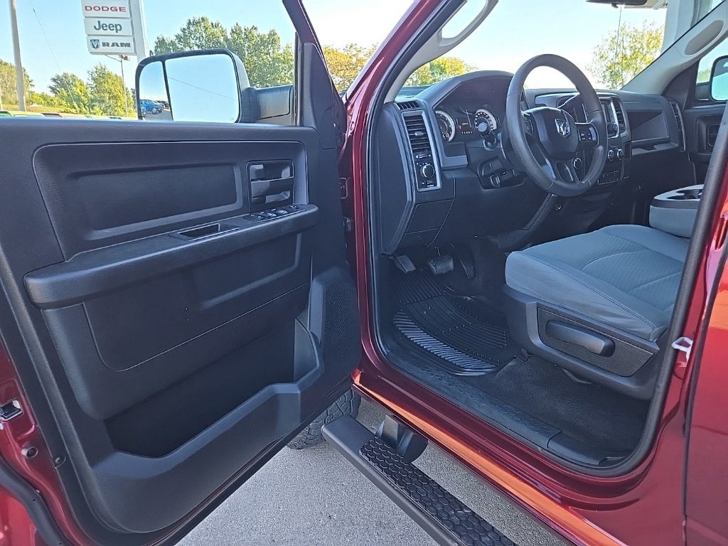 Used 2018 RAM 2500 Tradesman w/ Chrome Appearance Group image 35