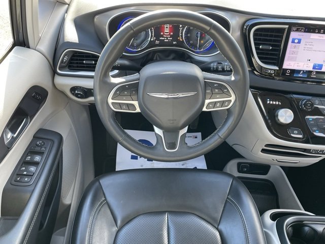 Used 2023 Chrysler Pacifica Touring-L image 36