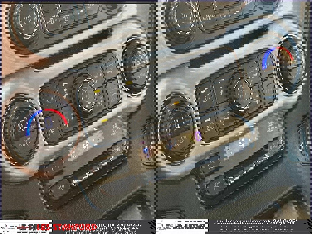 Used 2018 GMC Yukon XL SLT image 32