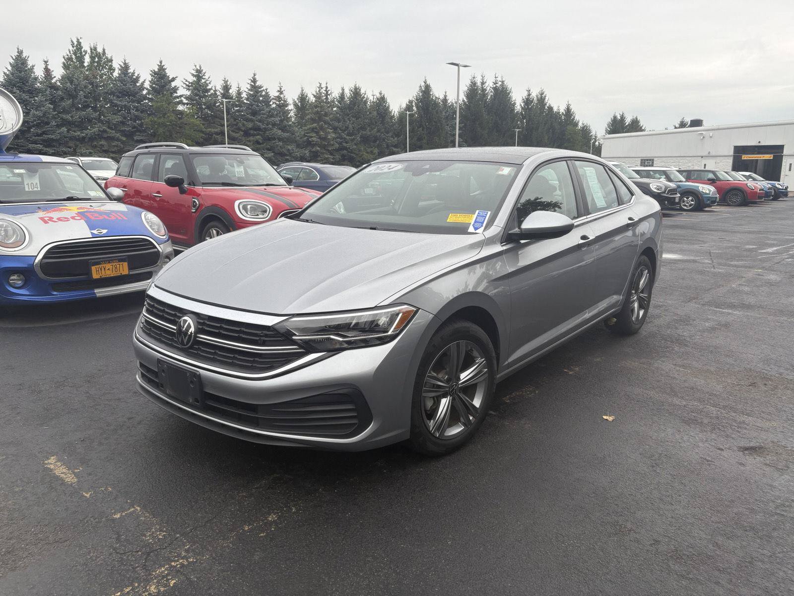 Used 2024 Volkswagen Jetta SE w/ Panoramic Sunroof Package FWD image 3