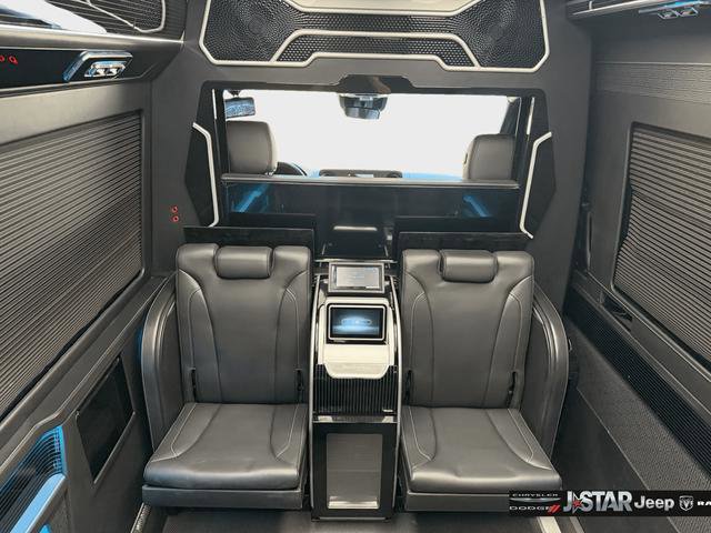 Used 2024 Mercedes-Benz Sprinter 2500 image 14