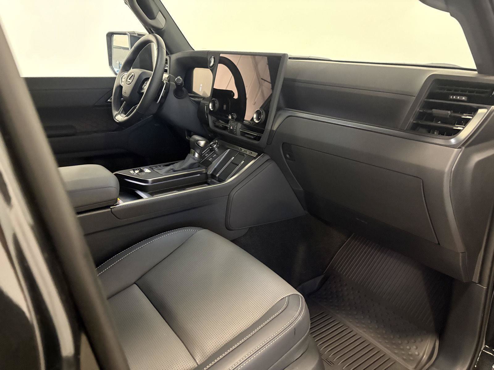 Used 2026 Lexus GX 550 w/ Accessory Package (2T) AWD/4WD image 47