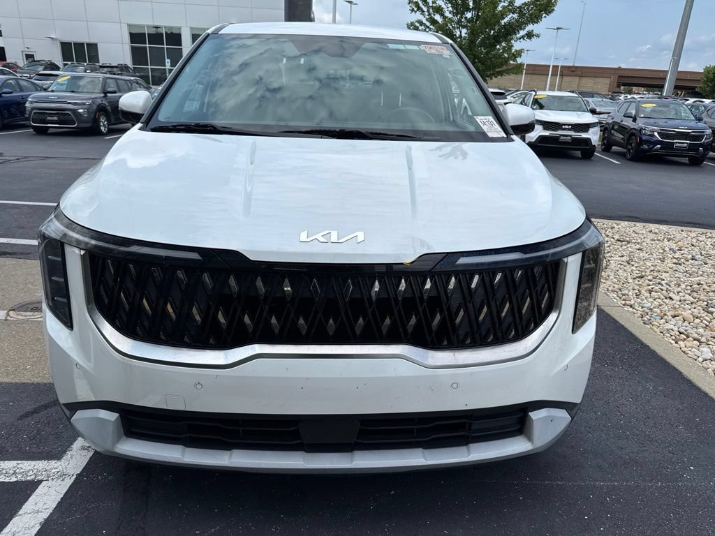 Used 2025 Kia Carnival