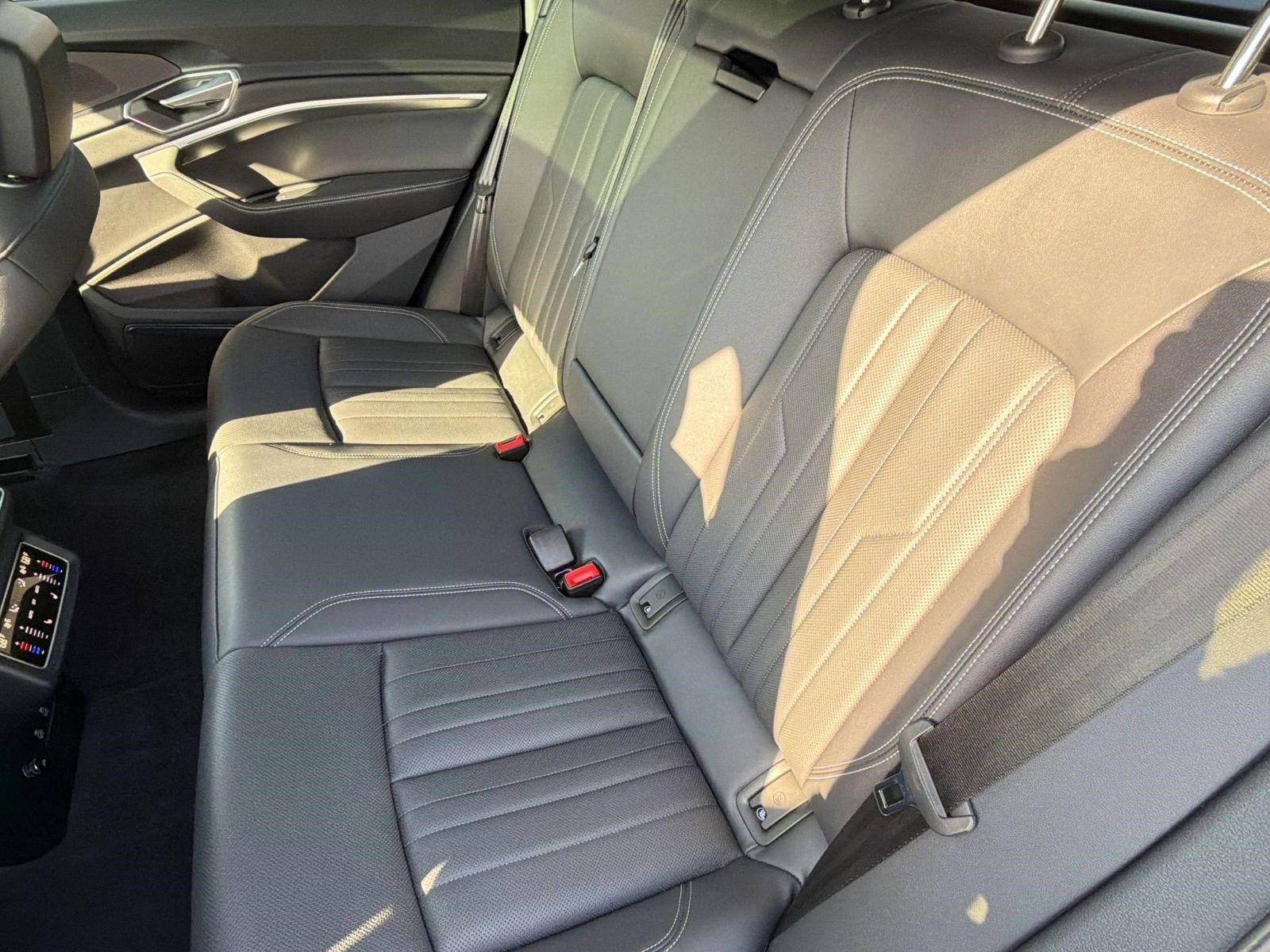 Used 2023 Audi e-tron Premium Plus w/ Premium Plus Package image 27