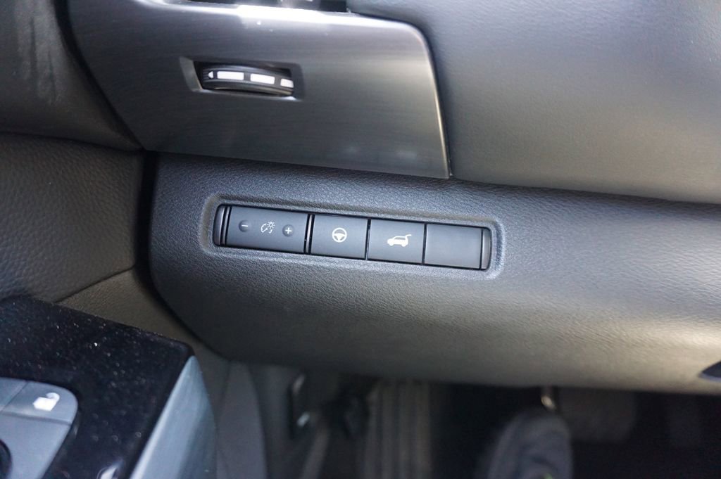 Used 2024 Nissan Pathfinder SL w/ SL Premium Package FWD image 5