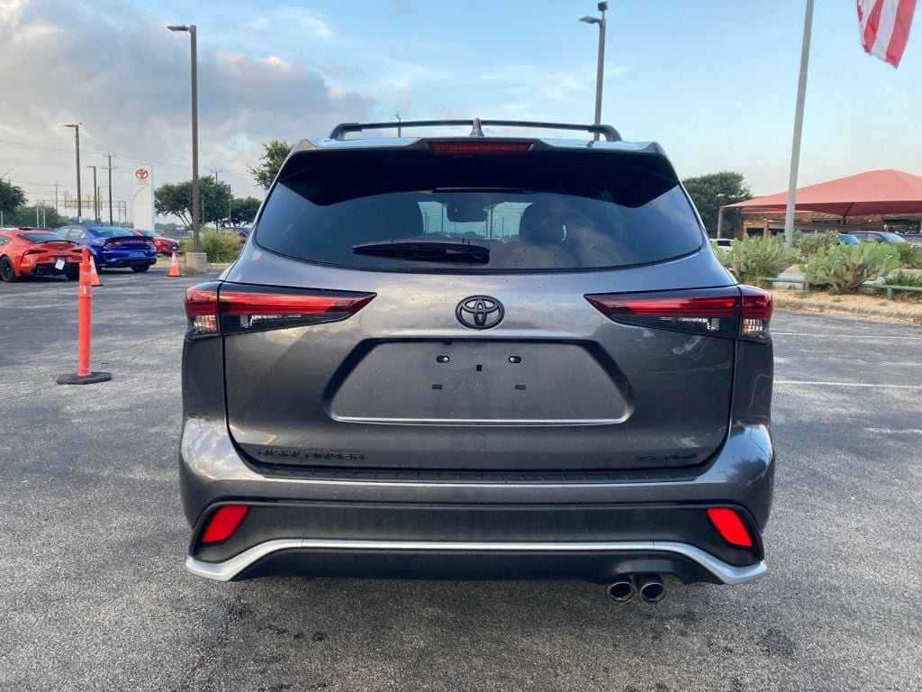Used 2025 Toyota Highlander XSE AWD/4WD image 6