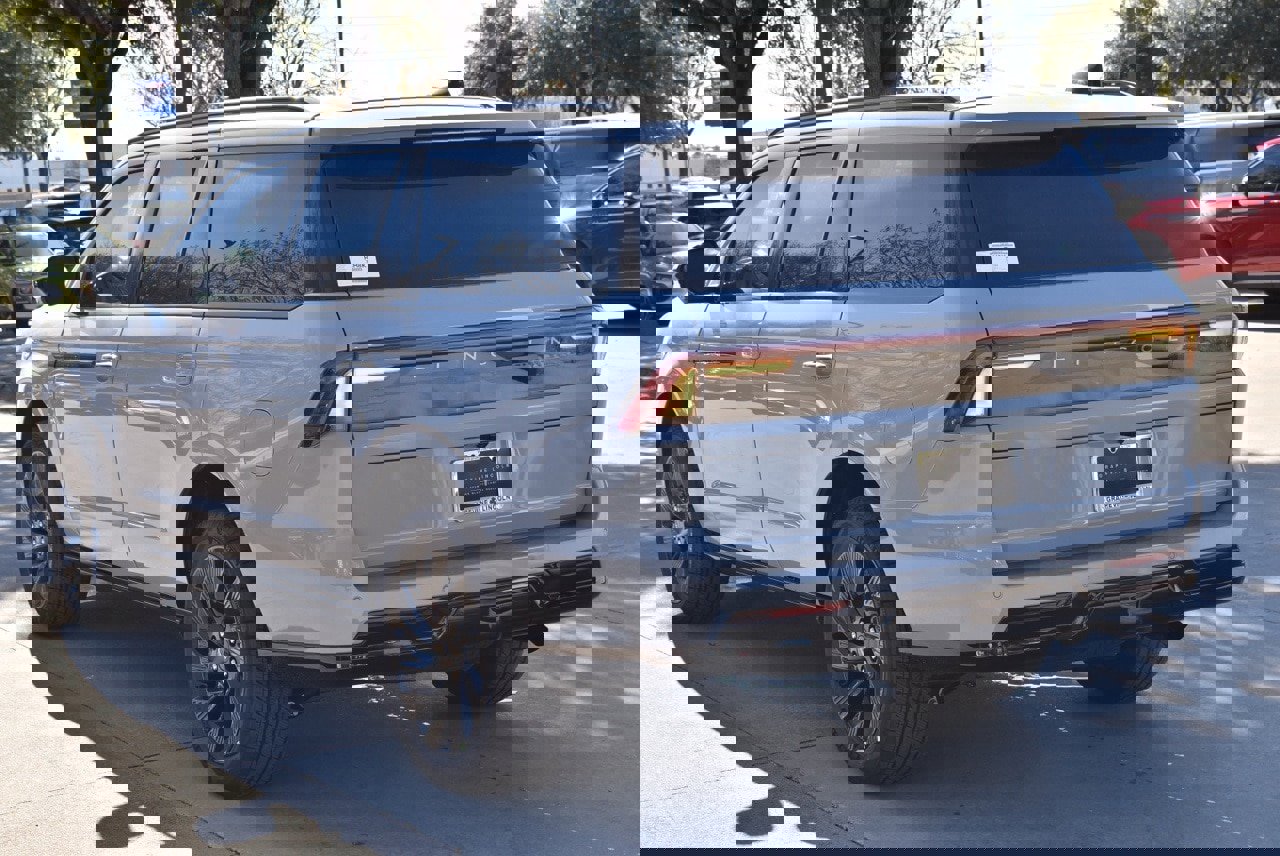 New 2025 Lincoln Navigator Reserve w/ Jet Appearance Package image 16