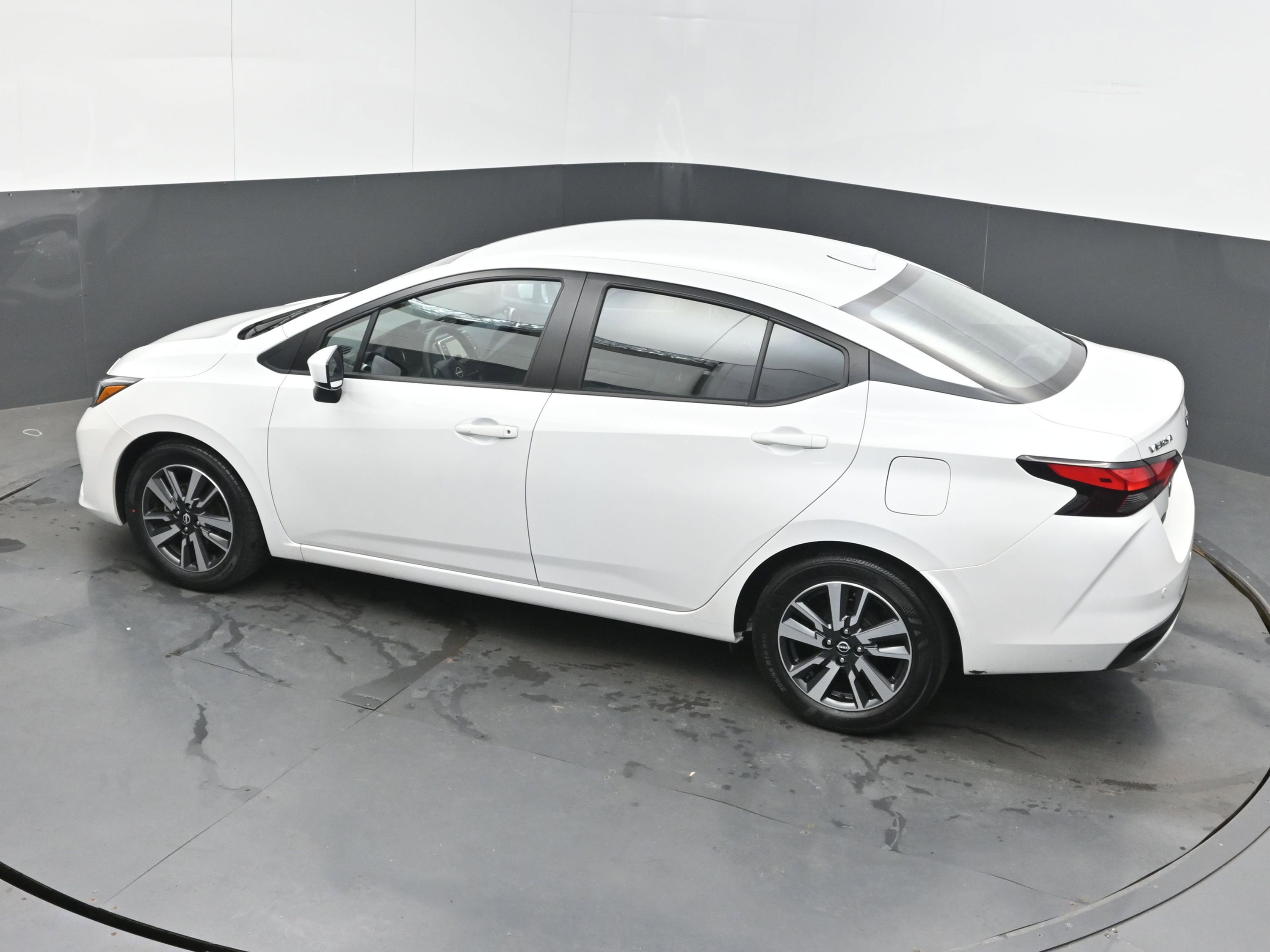 Used 2025 Nissan Versa SV image 39