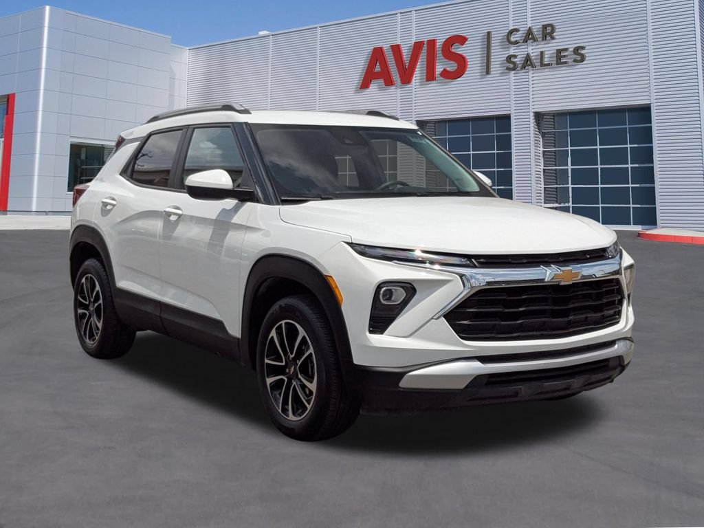 Used 2025 Chevrolet TrailBlazer LT AWD/4WD image 9