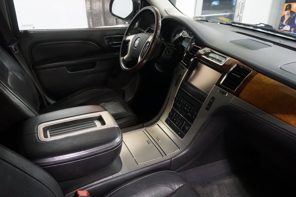 Used 2013 Cadillac Escalade Platinum image 25