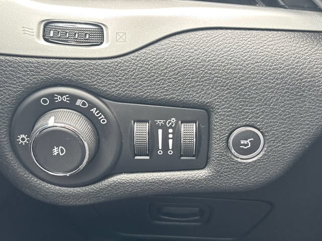 Used 2018 Jeep Cherokee Overland AWD/4WD image 18