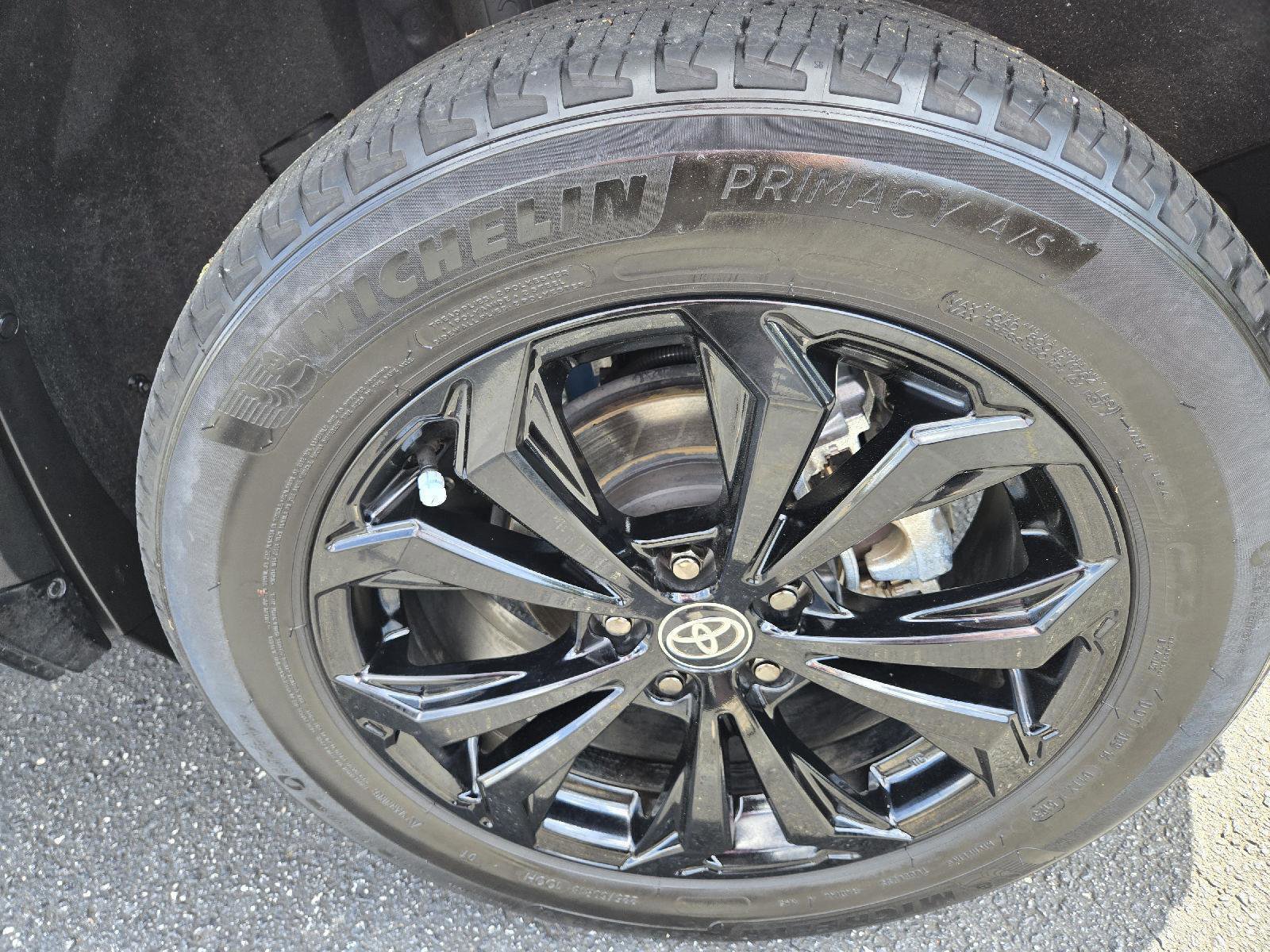 Used 2024 Toyota RAV4 SE image 11