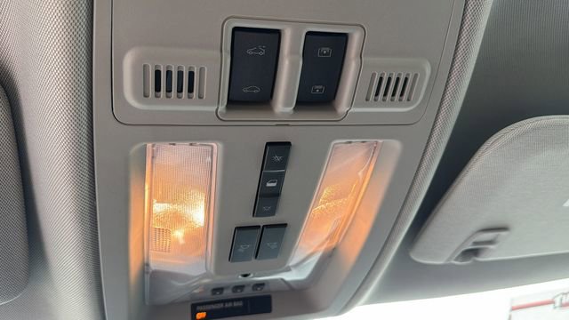 Used 2010 Cadillac SRX Premium image 16